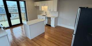 4884 4886 N. Hermitage Gallery 5