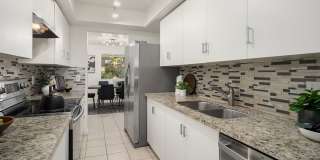 Bellevue Condo in Cherry Crest Vista with Updated Kitchen Gallery 10