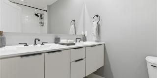 240 E Jefferson St Gallery 35