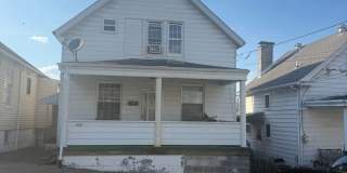 2-Bedroom 1 Bath House with Spacious Entertaining Porch Gallery 1