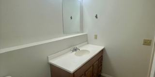 4 Bedroom, 2 Bathroom Duplex - Pet Friendly Gallery 12