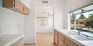 Spacious Townhome Located in the Highly Desirable Shadow Ridge Community of Oak Park Gallery 4