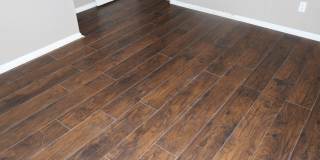 BEAUTIFUL HOME LOCATED CLOSE TO EVERYTHING WITH GARAGE! Gallery 5