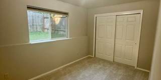 4 Bedroom, 2 Bathroom Duplex - Pet Friendly Gallery 5