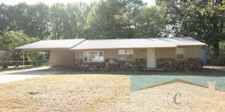 Recently Renovated 3 Bed Home with Workshop & Fenced Yard Gallery 1