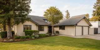 Drench Yourself in Luxury: 3-Bedroom Corner Oasis with a Sparkling Pool! Drench Yourself in Luxury: 3-Bedroom Corner Oasis with a Sparkling Pool! Gallery 16