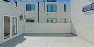 MODERN & BRIGHT. TOP-FLOOR, 4BR3BA HOUSE-LIKE APARTMENT W/ OPEN FLOOR PLAN, 3 DECKS FOR INDOOR/OUTDOOR LIVING & 2-CAR GARAGE JUST BLOCKS TO ABBOT KINNEY, PARK & MINS TO CANALS & BEACH! Gallery 8