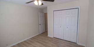 Spacious 3 bedroom duplex with 2.5 baths. Gallery 26