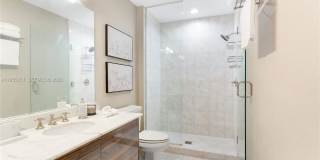 50 South Pointe Drive Gallery 16