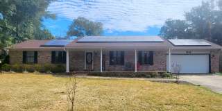 Charming Home with Pool & Prime Location! Gallery 1