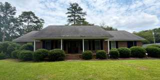 Fabulous Home Near Alice Drive! Gallery 1