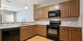 Two Bedroom Townhouse, Great Location! Gallery 9