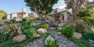 Beautiful townhome in La Jolla! Three bedrooms plus office/extra bedroom! Available immediately! Gallery 1