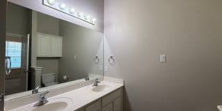 Great 2 Bed 2 Bath Condo! Gallery 16