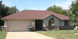 Beautiful 3 bedroom house in quiet mature neighborhood! Gallery 1