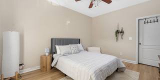 Stylish 3-bedroom townhome in Vermillion in Hustersville Gallery 11