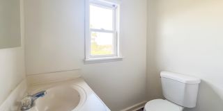 608 Halifax St Gallery 19
