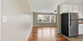 Charming 3 Bedroom 1 Bath near Route 66! Gallery 8