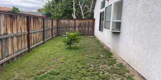 3br/2ba Home on corner lot Gallery 42