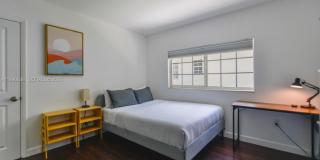 1714 Costado St Gallery 20