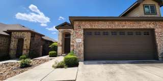 Single story duplex near Near Creekside Shopping + Entertainment! / Fenced in Backyard/ CISD Single story duplex near Near Creekside Shopping + Entertainment! / Fenced in Backyard/ CISD Gallery 1