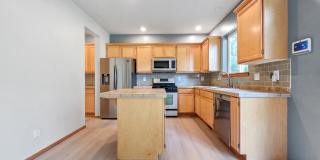 5BR/3BA End Unit with Greenbelt View in Lynnwood Gallery 11