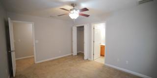 3 Bed / 3.5 Bath Townhome in NW Gallery 19