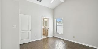 Charming 3-bedroom + 2-Bathroom Home in the heart of Leesburg Gallery 8