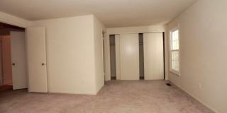 Fantastic 3br End-Unit Town Home in highly sought Silver Spring Neighborhood - Ready mid-June Gallery 11