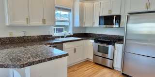 Lovely Ballard Townhome - Exceptional Location! AVAILABLE NOW! Gallery 1