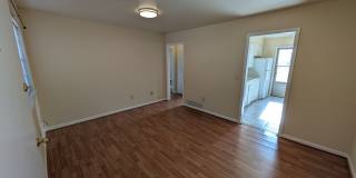 2 bed, 1 bath duplex house in Edmond with central heat and air next to UCO campus Gallery 3