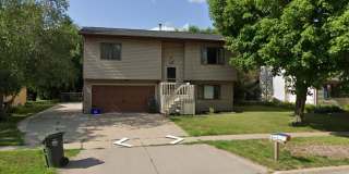 $3,050 |5 Bedroom 3 Bath |Fenced Backyard| Deck| Laundry| Basement Gallery 1