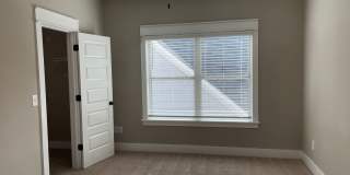 Spacious 3 bedroom home with garage and fenced backyard! Gallery 6
