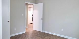 707 Dent Street Gallery 8