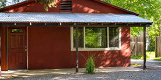 Charming Foresthill Cottage Gallery 1