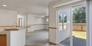 3bd/2.5ba Everett Home Gallery 12