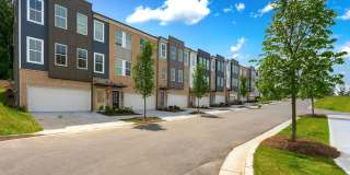 BRAND NEW Townhome located in Westside Bend! MUST SEE! Gallery 34