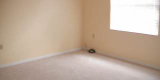 Beautiful 2x2 Downtown Gallery 8