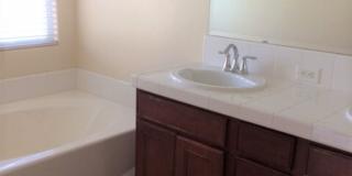 Beautiful 4-Bedroom Home in Northwest Bakersfield Gallery 9