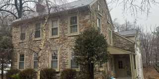 Charming Stacked stone Farm house 3 bedrooms 1 1/2 bathrooms Gallery 1