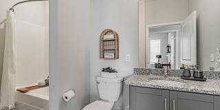 The NinetyNine Gallery 27