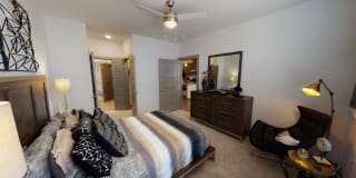 Avenue Madison Gallery 13