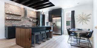 Modern 4 bedroom 3 bath near Razorback campus - 2nd story loft Gallery 7