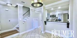 2br 1.5 ba End Unit Townhome for Rent Gallery 1