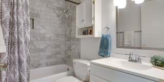 Cozy Condo Living in Tacoma's Desirable Highlands Community | Pool, Gym & Clubhouse Gallery 11