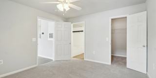 Varia at Oakcrest Gallery 11