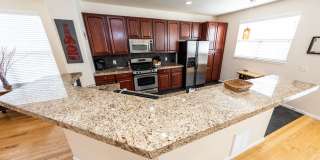 Downtown 3 Bedroom Townhome with 2 Car Garage Gallery 34