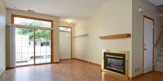 Beautiful 2 Bedroom 2 Bathroom in Convenient Woodbury Location! Gallery 1
