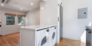 Beautiful 1 bed / 1 bath bungalow-style apartment now available! Gallery 8