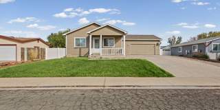 Spacious 4 Bedrooms | 3 Bathrooms | Pet Friendly | Fenced Yard | 2-Car Garage in Wellington Gallery 1